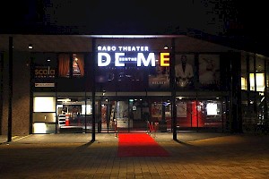 De voorkant van De Meenthe voor aanvang van de voorstelling