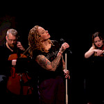 Anneke van Giersbergen speelt Heavy Strings bij Rabo Theater De Meenthe in Steenwijk